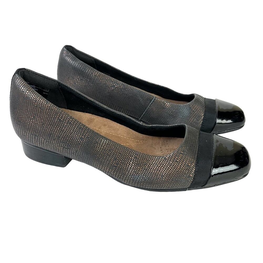 CLARKS Black Bronze Slip On Patent Leather Loafers Slip On Shoes Flats sz 7 M